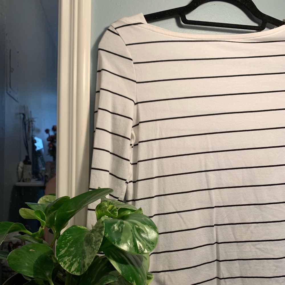 simple black + white long-sleeve tee